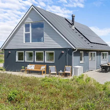 Taio - 500m From The Sea By Interhome * Lakolk